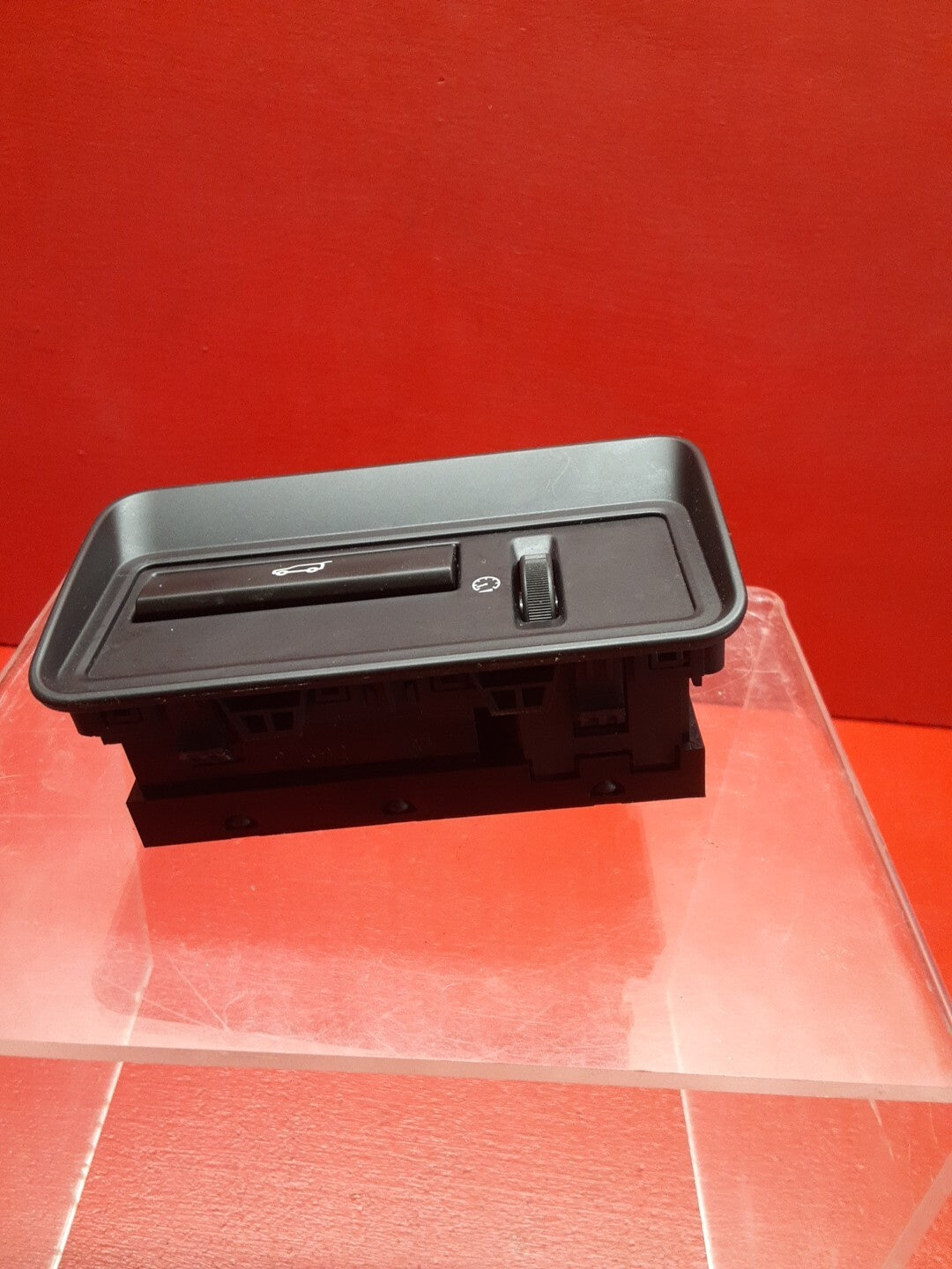 2013-2018 Range Rover Sport Liftgate Release Switch LR038676