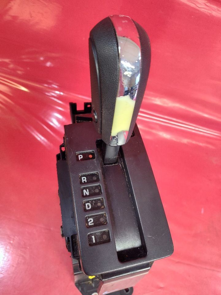 2008 Mercury Mariner Automatic Transmission Gear Selector Shifter Lever w/ Cable
