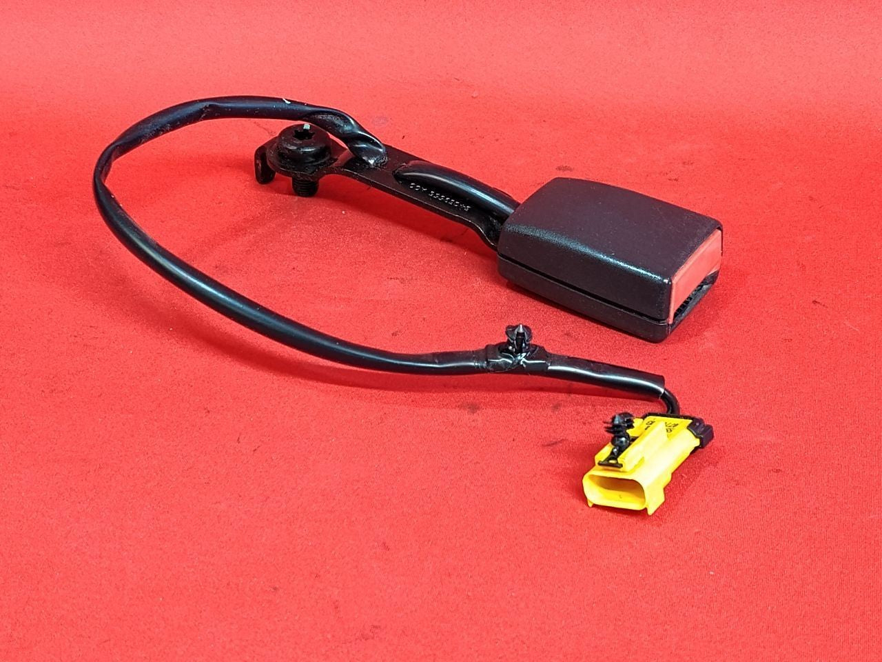 2009-2012 Jeep Liberty FRONT LEFT DRIVER Seat Belt Buckle Tongue Black
