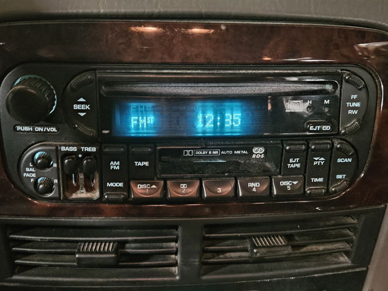 2003-2007 Chrysler Dodge Jeep Radio Stereo Receiver 05064125AD Faceplate RBP
