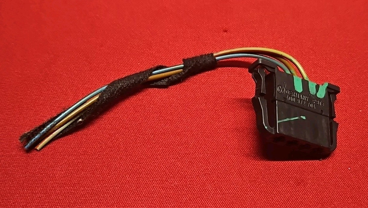 2015 Volkswagen Jetta RIGHT PASSENGER Inner Hatch Tail Light HALOGEN - PIGTAIL