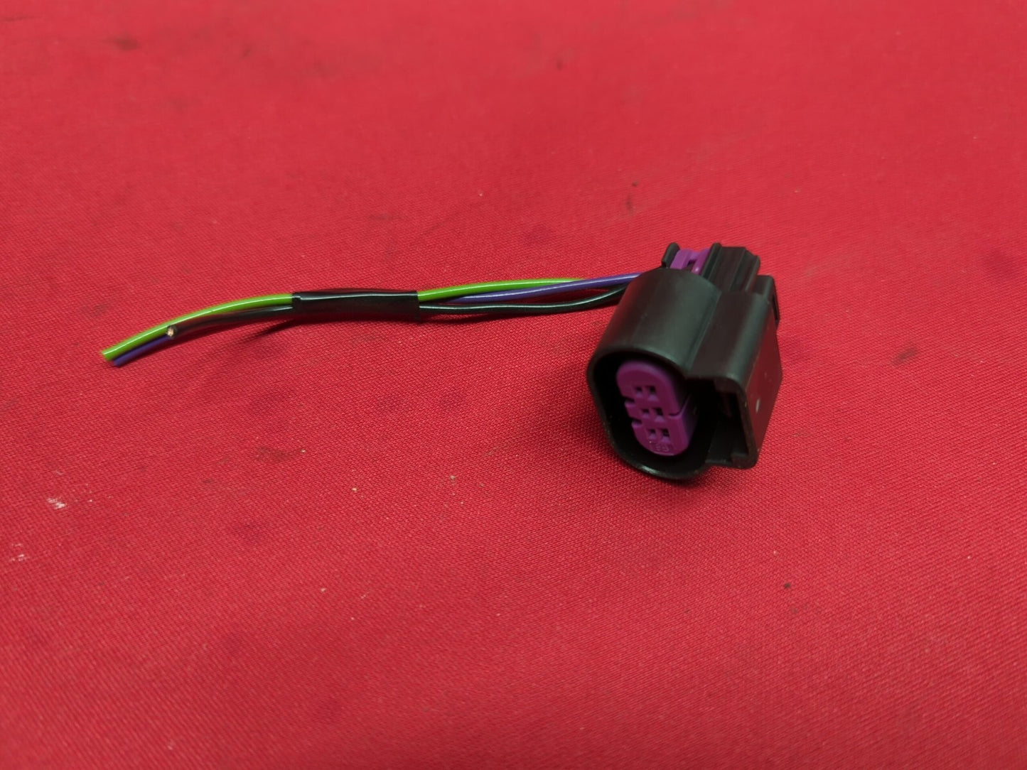 2008 - 2012 Buick Enclave RIGHT PASSENGER Inner Tailgate Tail Light Lamp PIGTAIL