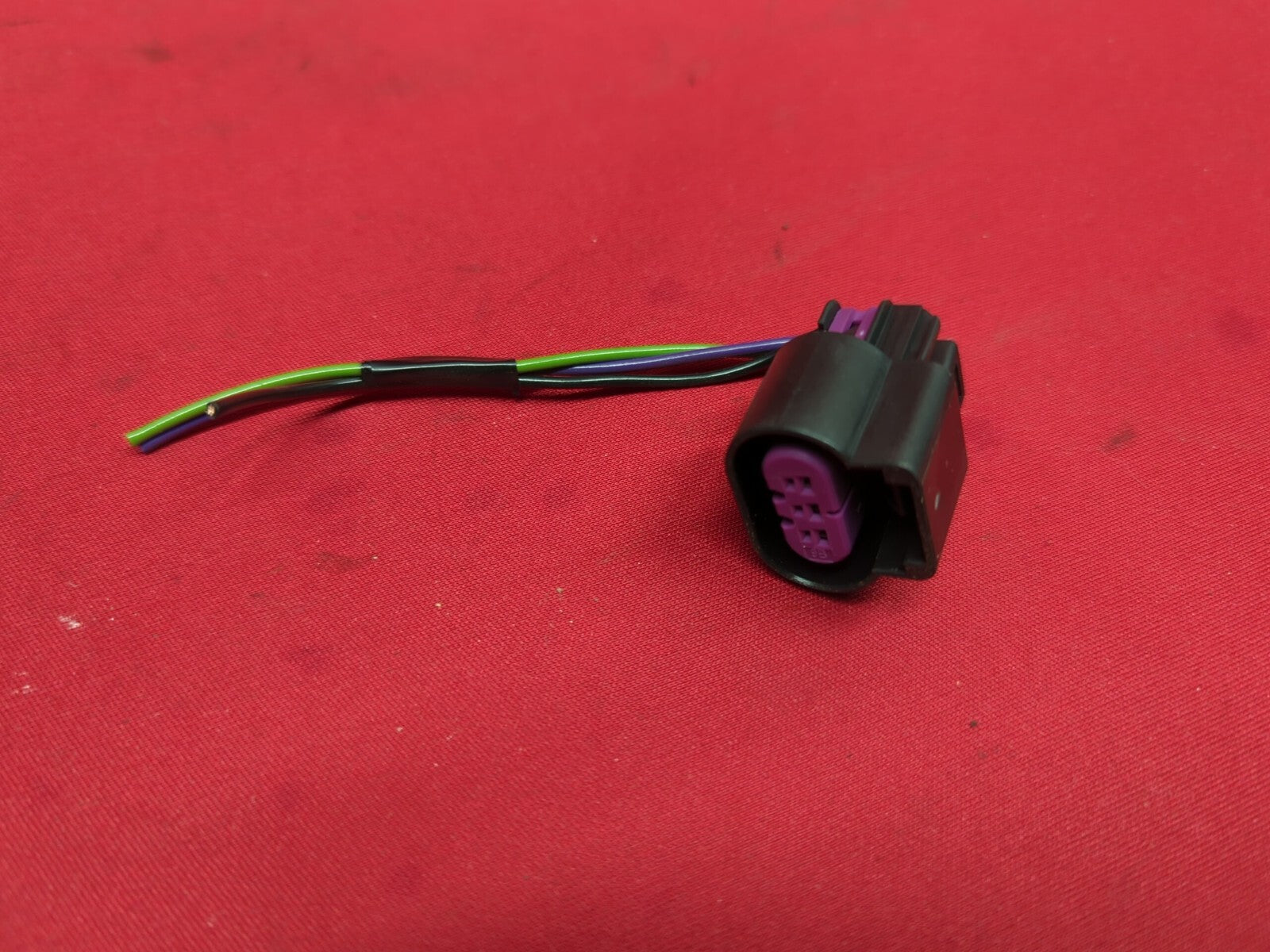 2008 - 2012 Buick Enclave RIGHT PASSENGER Inner Tailgate Tail Light Lamp PIGTAIL