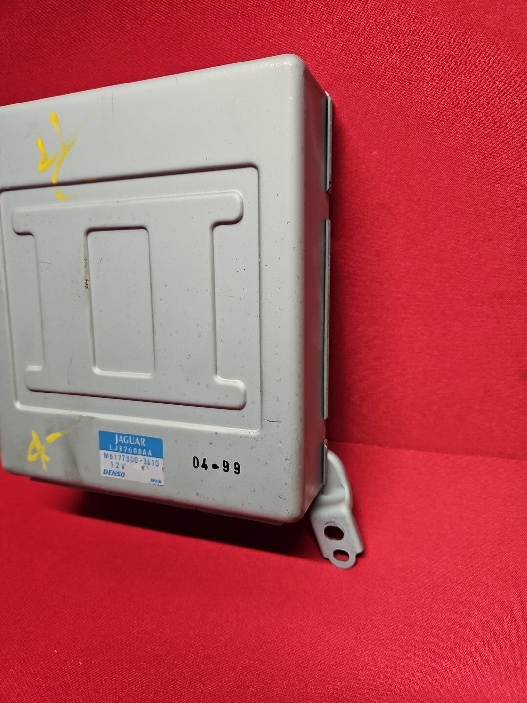 1998 - 2006 Jaguar XK8 / XK - Climate / Temperature Control Module - LJB7600AA