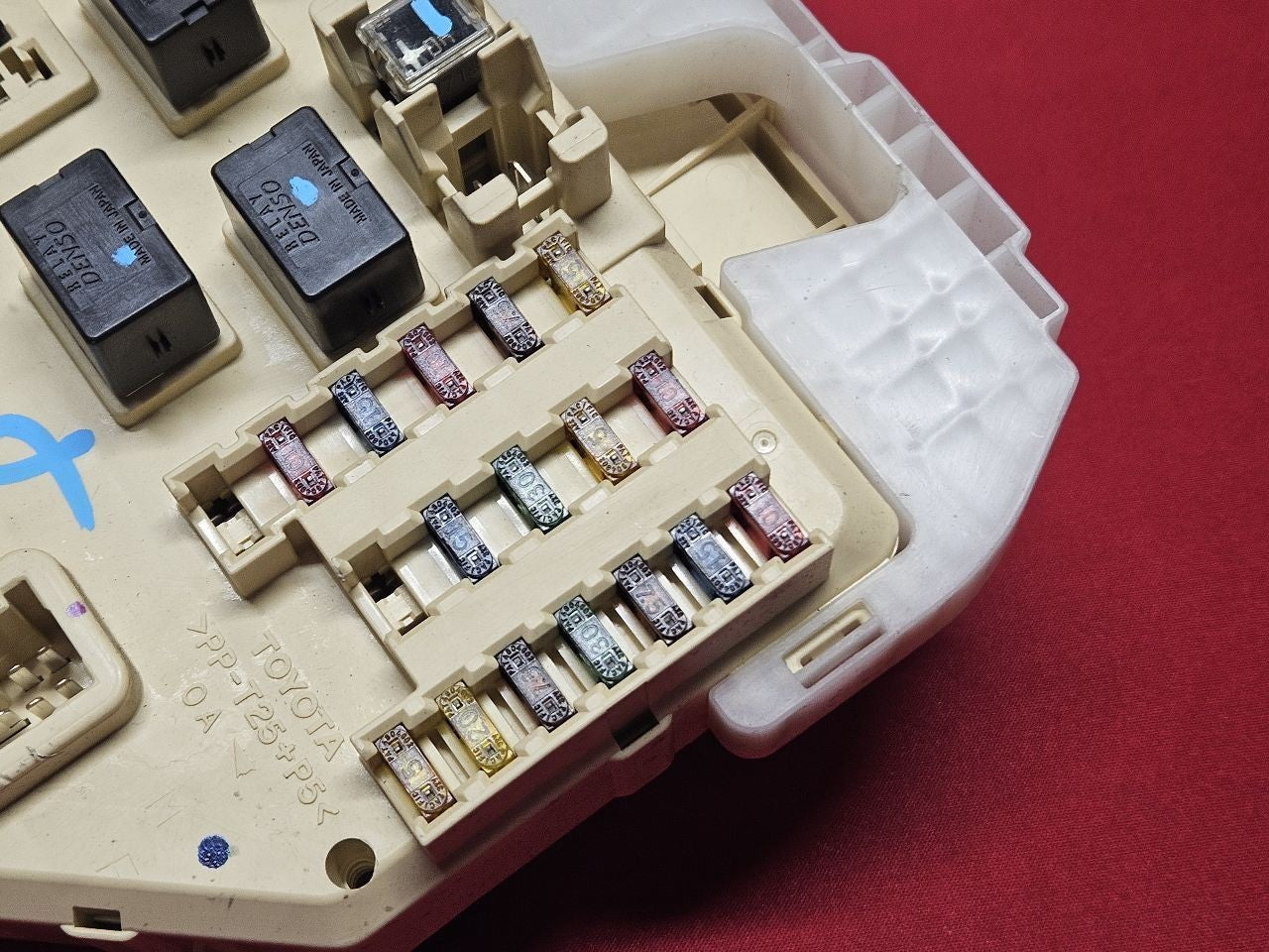 2001-2003 Toyota Prius Interior Cabin Under Dash Relay Fuse Box Junction Block