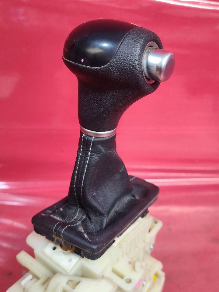 2016-2018 Kia Sorento 6-Spd Automatic Transmission Shifter Lever w/ Leather Knob