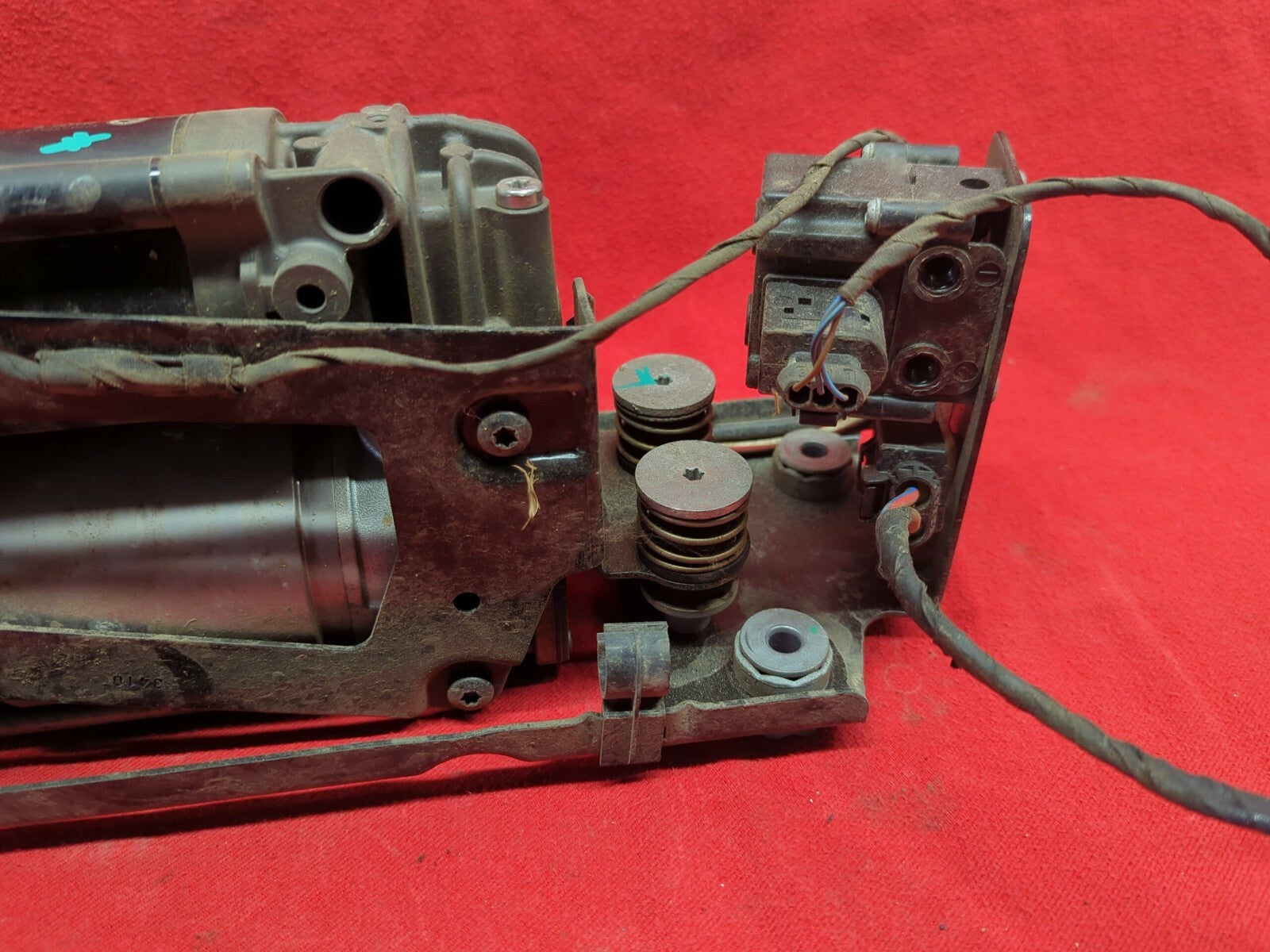 2009 - 2016 BMW 535iGT 5 / 7 Series - Air Suspension Compressor / Pump - 6794465