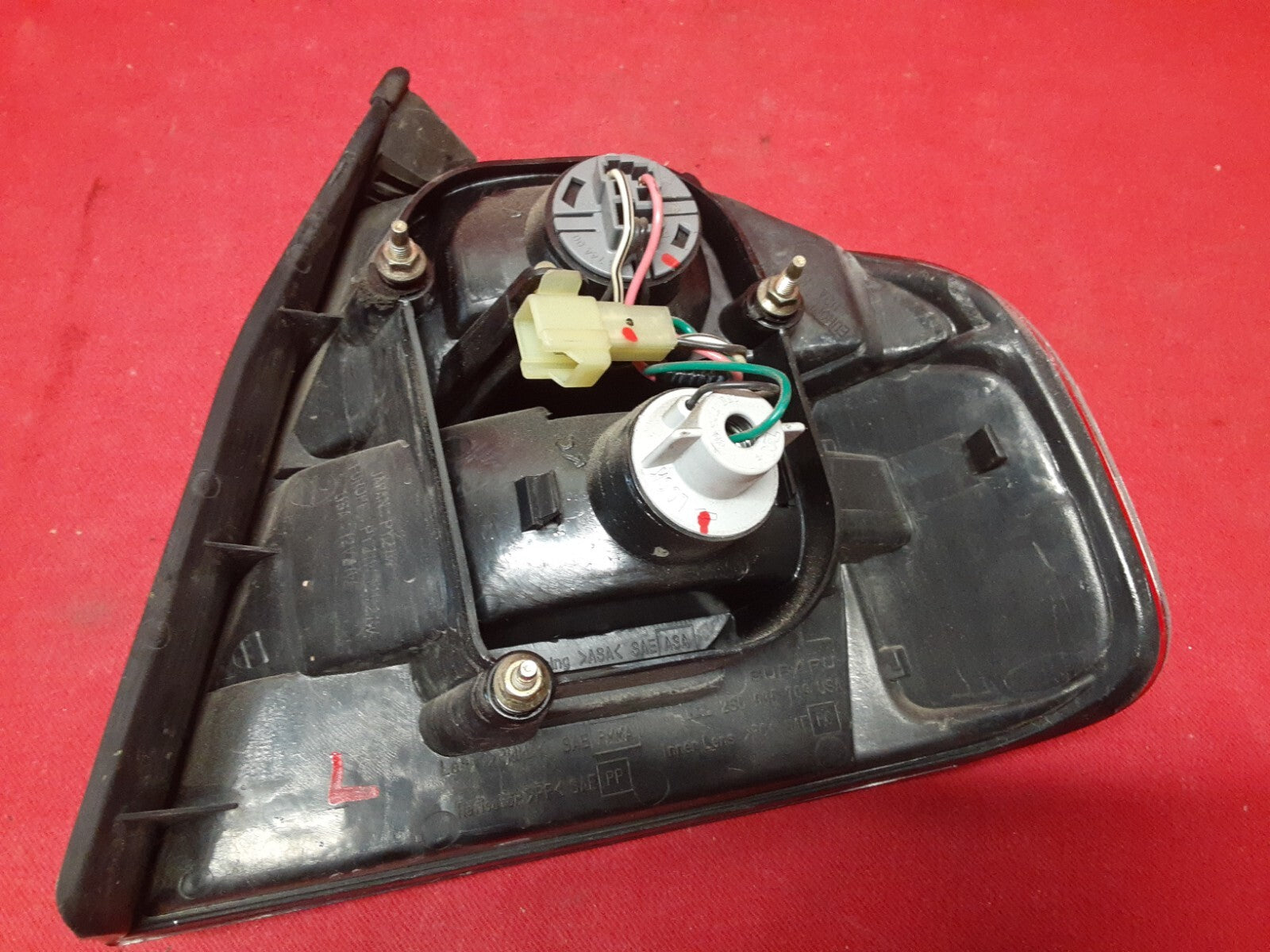 2000 2001 2002 2003 2004 Subaru Legacy Outback SEDAN Driver LEFT Tail Light