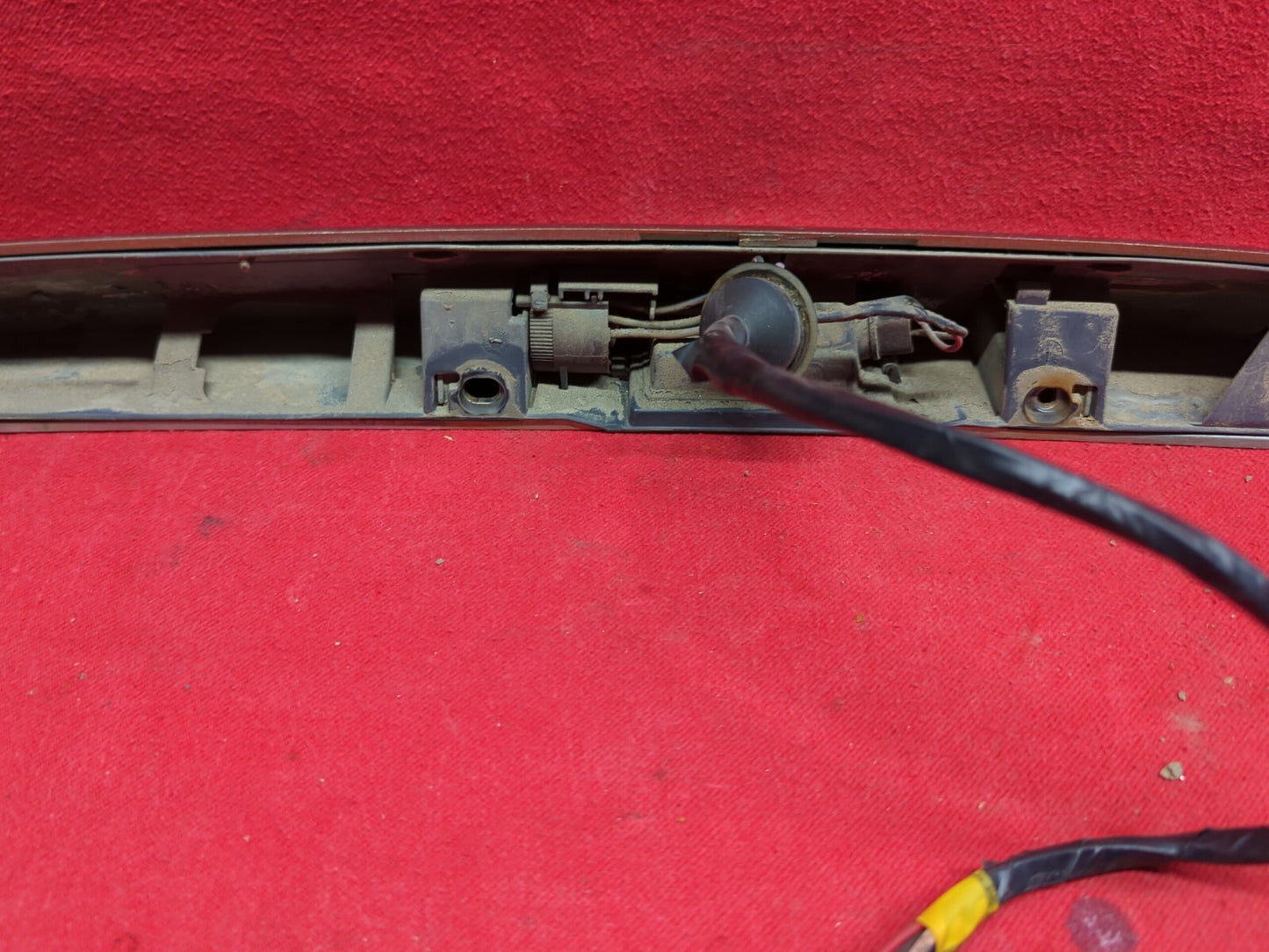 2005 2006 2007 Chrysler Pacifica Liftgate Tailgate License Moulding Trim Fascia