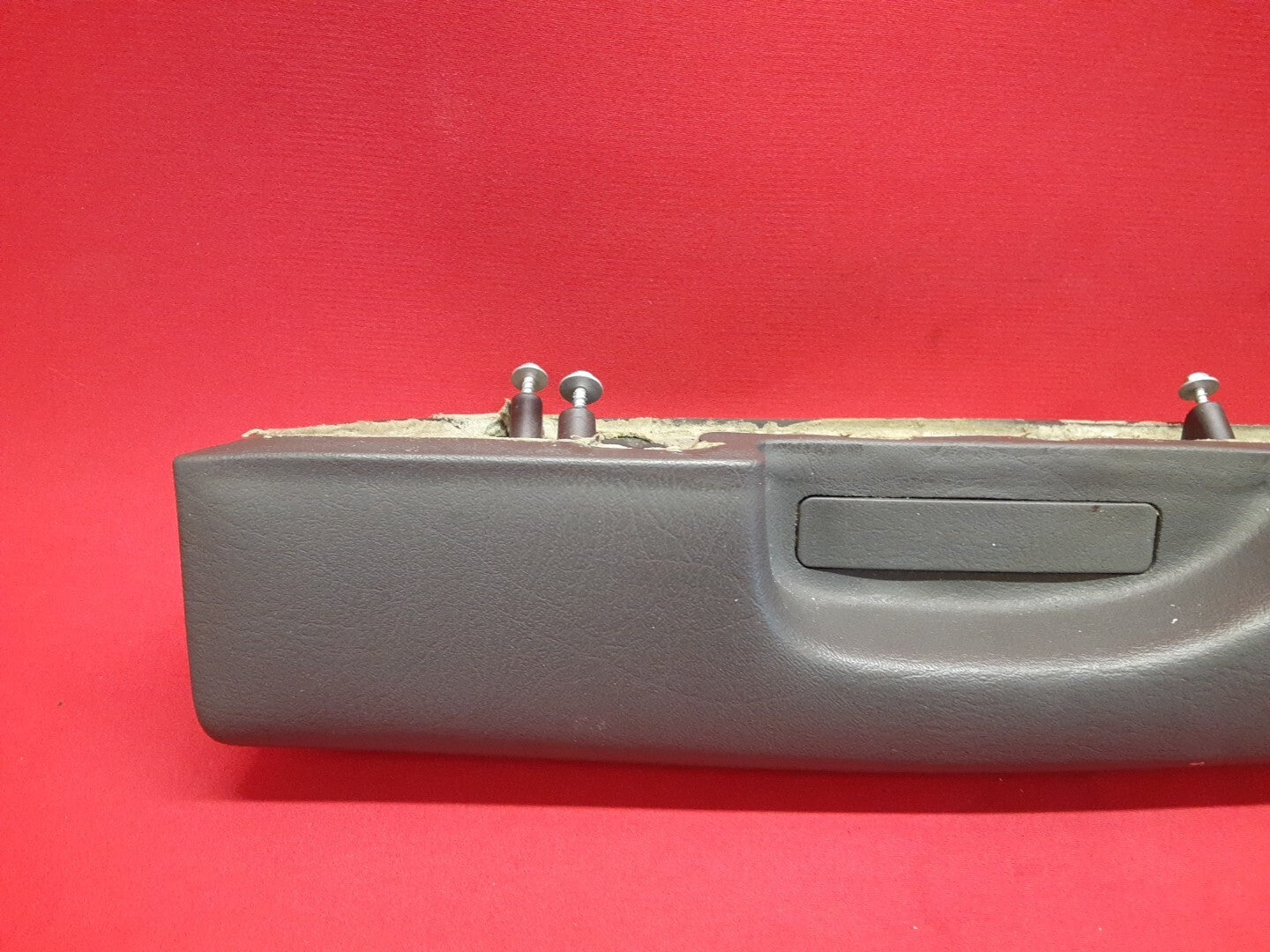 2002 2003 2004 Chevrolet Trailblazer Left Rear Door Arm Rest Assembly Gray
