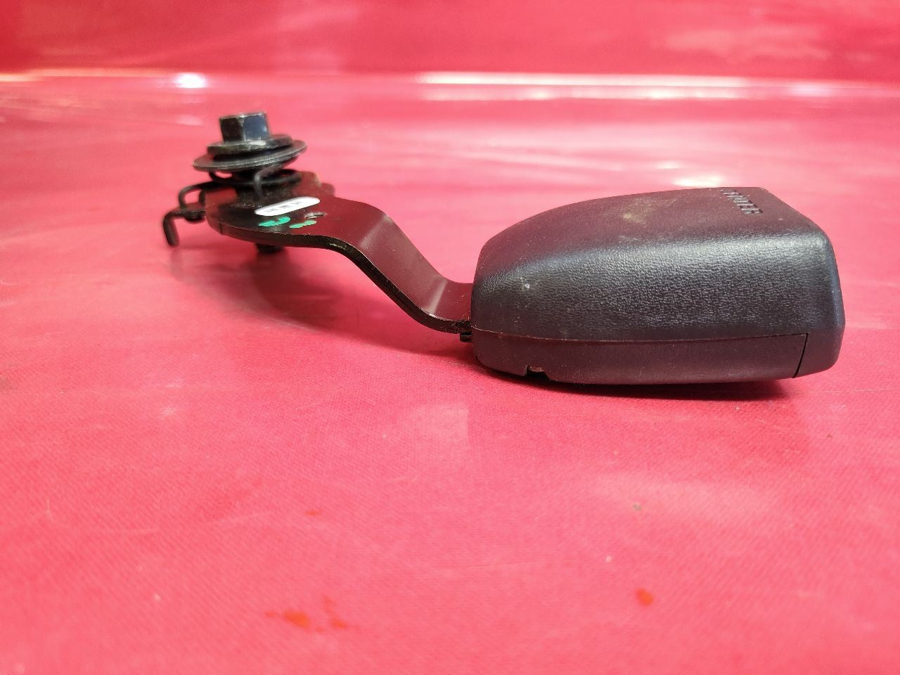 2009-2011 Honda Pilot 2ND SECOND Row CENTER-Right Seat Belt Buckle Tongue