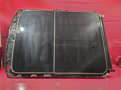 2022-2024 Mitsubishi Outlander PANORAMIC Sunroof Glass w/ Track Assembly
