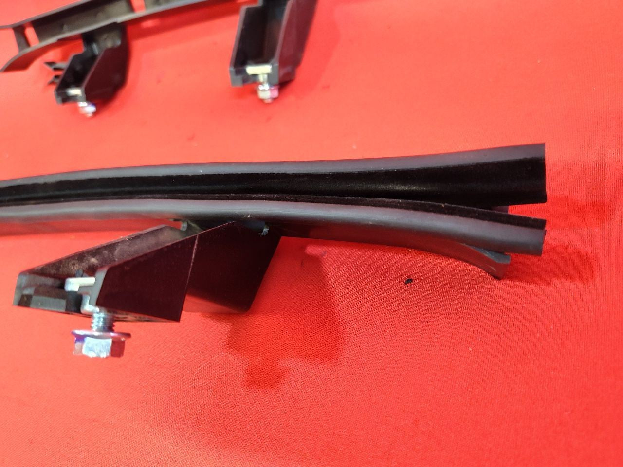 2012-2019 Fiat 500 Front RIGHT PASSENGER Door Glass Window Channel Guide SET