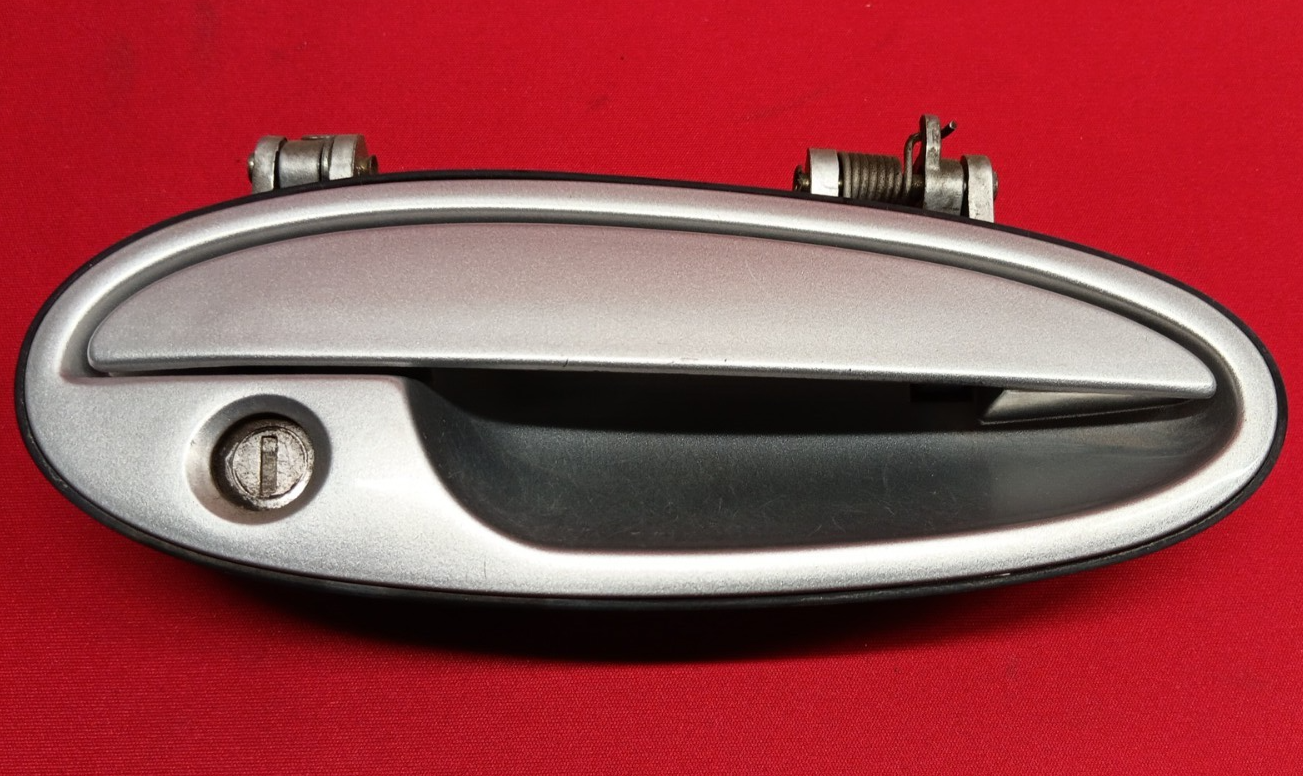 1997 - 2005 Chevy Buick Pontiac Olds FRONT RIGHT PASSENGER Door Handle 10439371