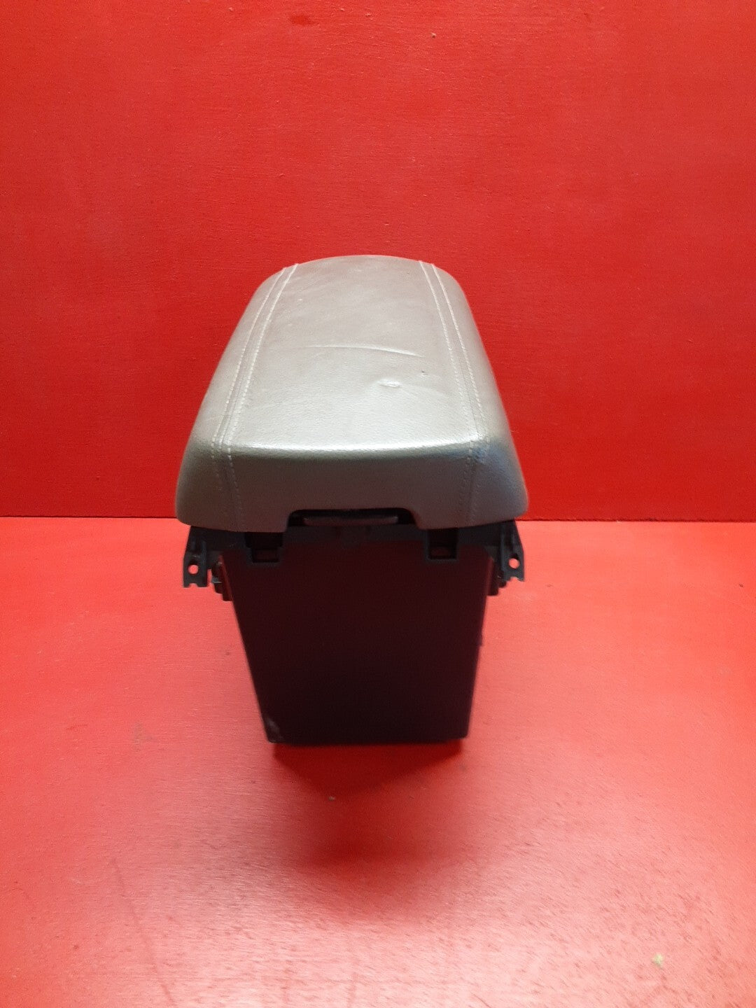 2011 2012 2013 Kia Sportage Center Console Bin W/ Armrest 846603W000GAH