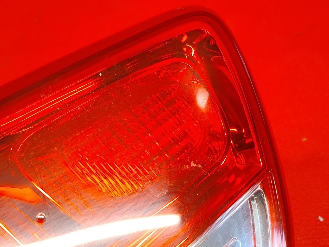 2016-2018 Kia Sorento LEFT DRIVER INNER Hatch Tail Light Lamp w/ Socket HALOGEN