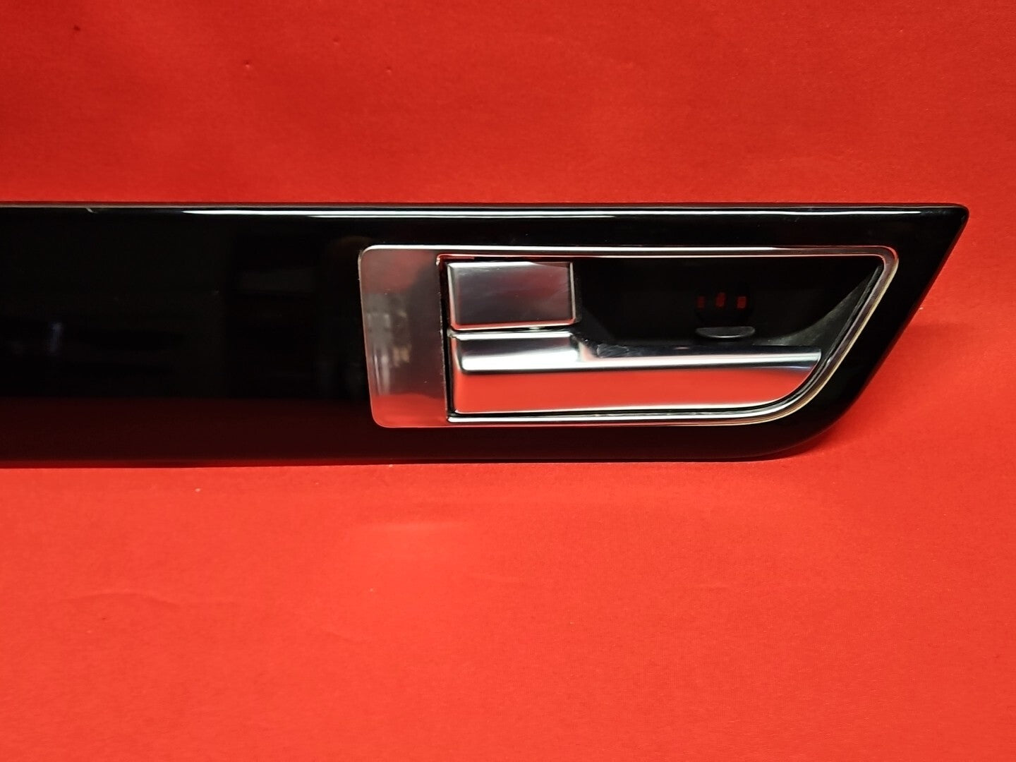 2010 - 2013 Range Rover Sport LEFT REAR DRIVER Interior Door Trim w/ Handle READ