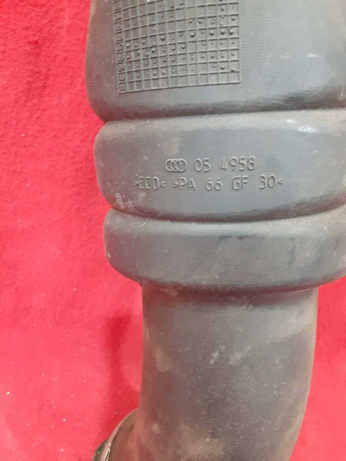 2005 - 2012 Volvo C70 Air Resonator Pipe / Turbo / Intercooler - 08692401