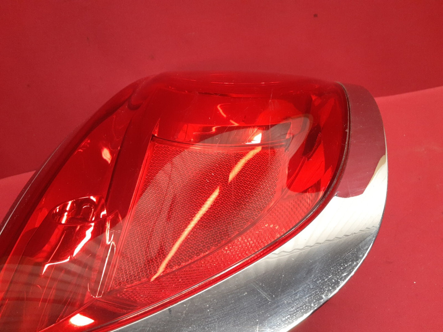 2008 - 2012 Buick Enclave LEFT DRIVER Outer Tail Light Lamp on Body 25954941