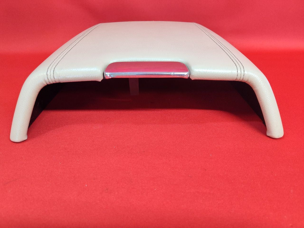 2003 2004 Lincoln Navigator REAR Middle Console Armrest Lid Light Parchment