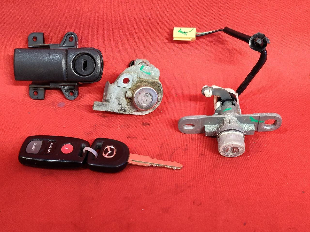 2007-2009 Mazda3 SEDAN Auto Trans Ignition Lock Cylinder Key Tumbler Key SET