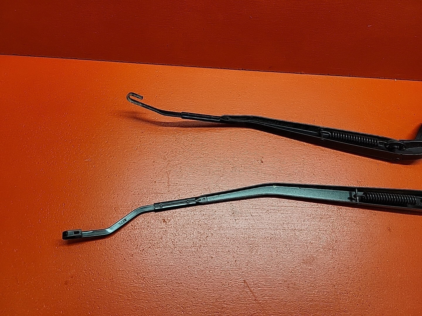 2013-2019 Land Rover Range Rover Front Windshield Wiper Arm LEFT RIGHT Set