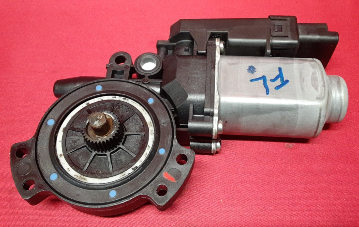 2006 - 2010 Hyundai Sonata FRONT LEFT DRIVER Window Motor 	82450-3K011