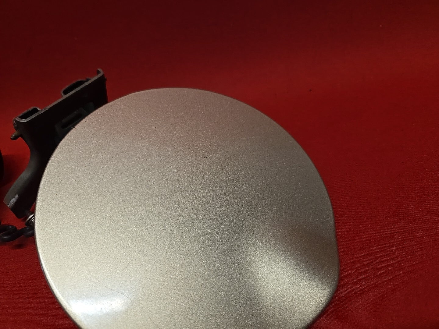 2004 2005 2006 GMC Envoy & XL Gas Fuel Filler Door Lid  15U CASHMERE METALLIC