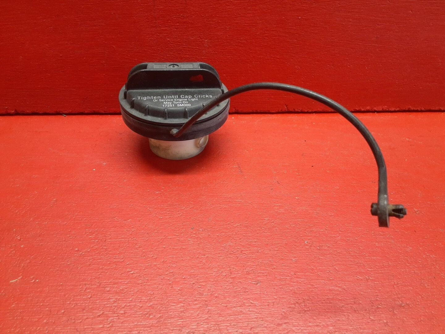 2000 - 2006 Nissan Sentra Fuel Filler Door Lid and Gas Cap
