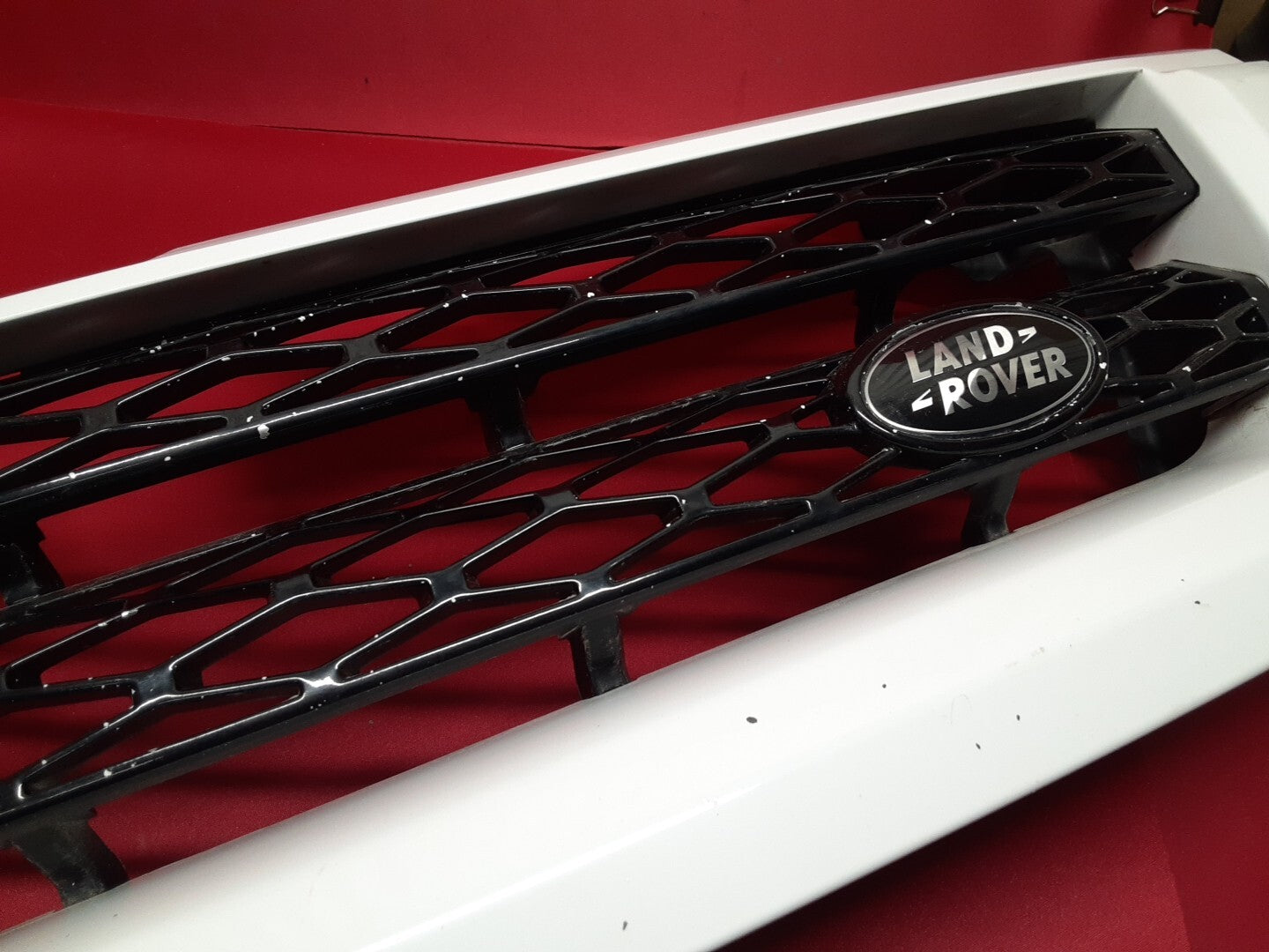 2011 - 2013 Range Rover Sport SUPERCHARGED Front Grille LRC 687 FUJI WHITE