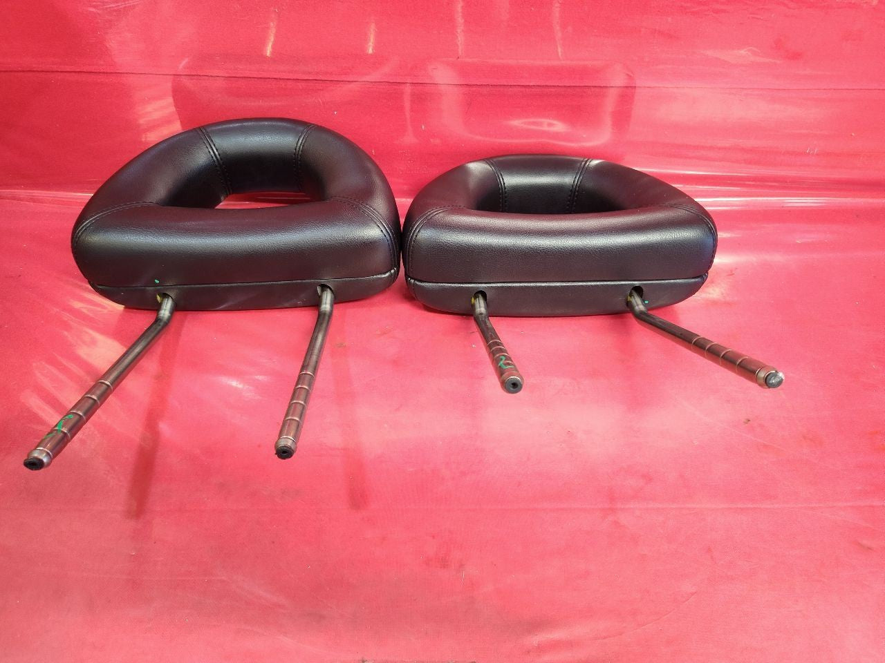 1999-2005 VW Volkswagen Beetle Front Left Right Seat Headrest Black Leather