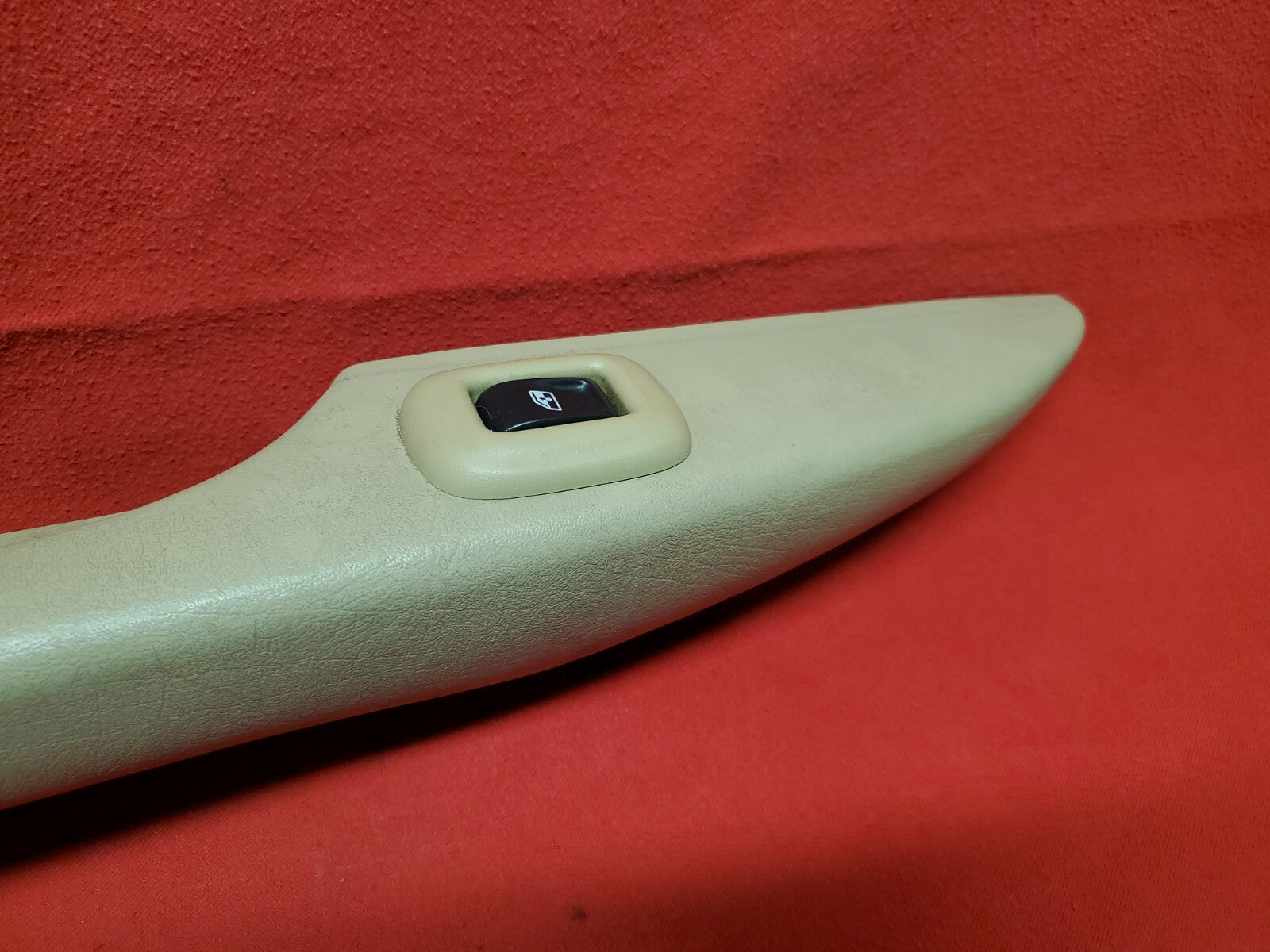 2005 2006 2007 2008 Chevrolet Chevy Trailblazer REAR LEFT Door Arm Rest Tan