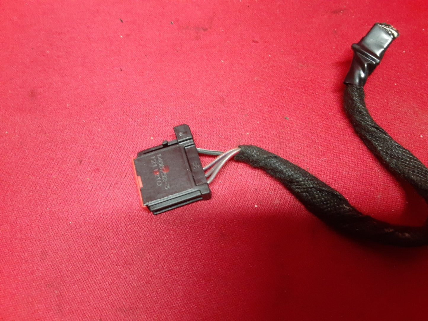 2013 - 2019  Lincoln MKT GPS Antenna Control Module DE9Z10E893D  PIGTAIL