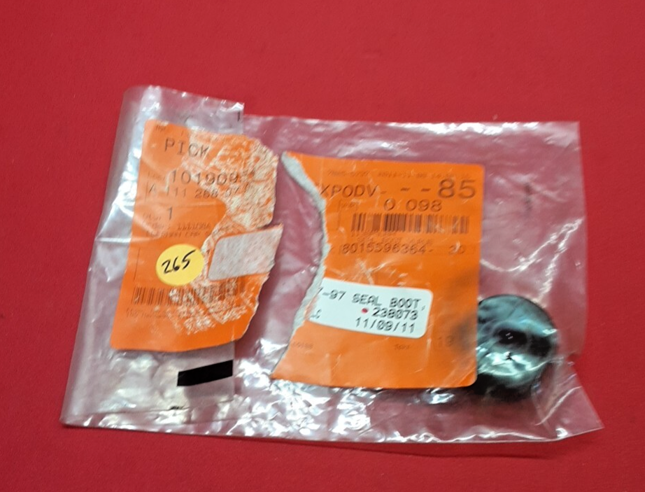 BRAND NEW OEM Mercedes-Benz Lower Gear lever Boot Seal A1112680797