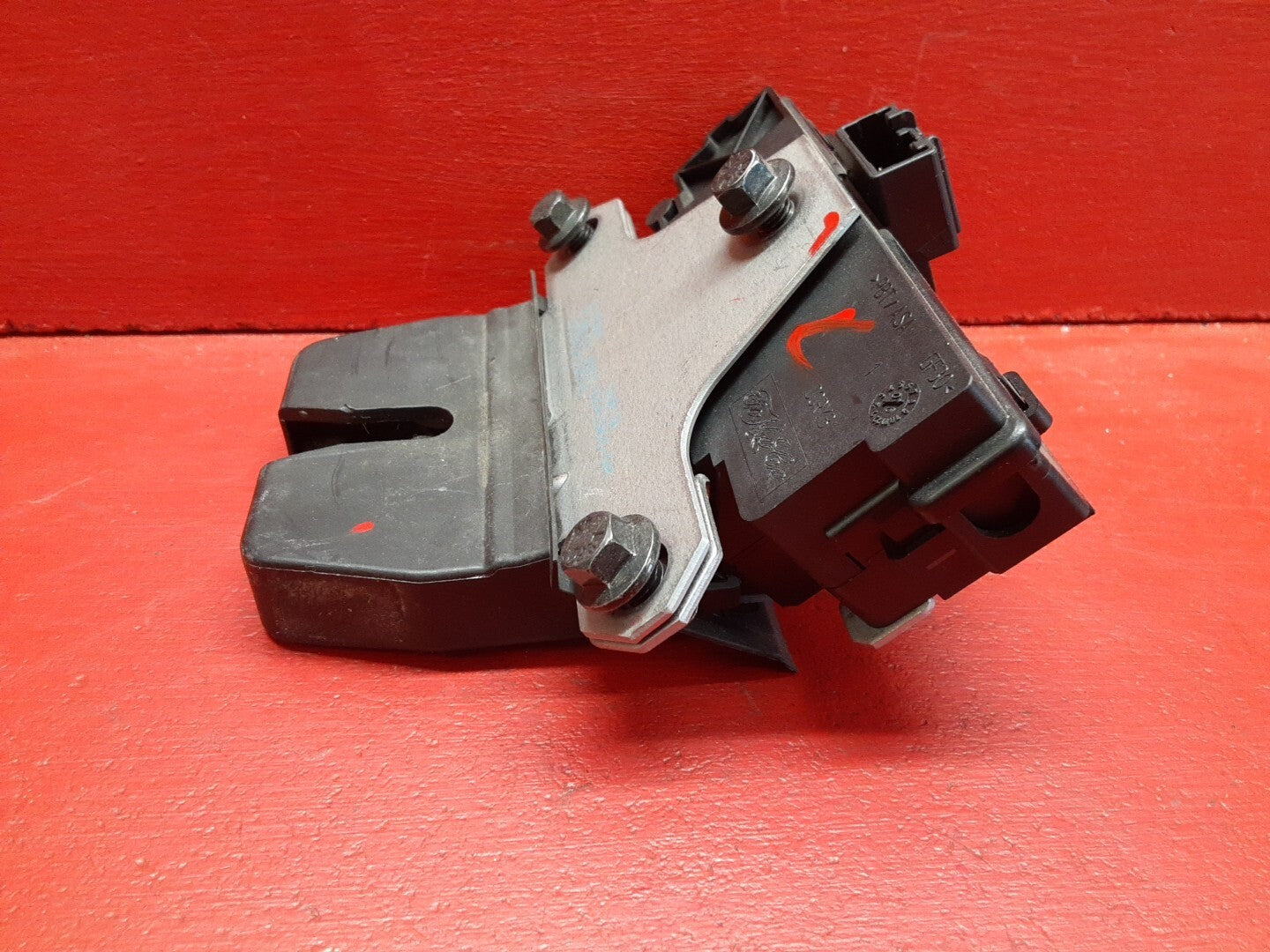 2005 - 2011 Volvo V50 Tailgate Trunk Lid Boot Lock Latch Actuator