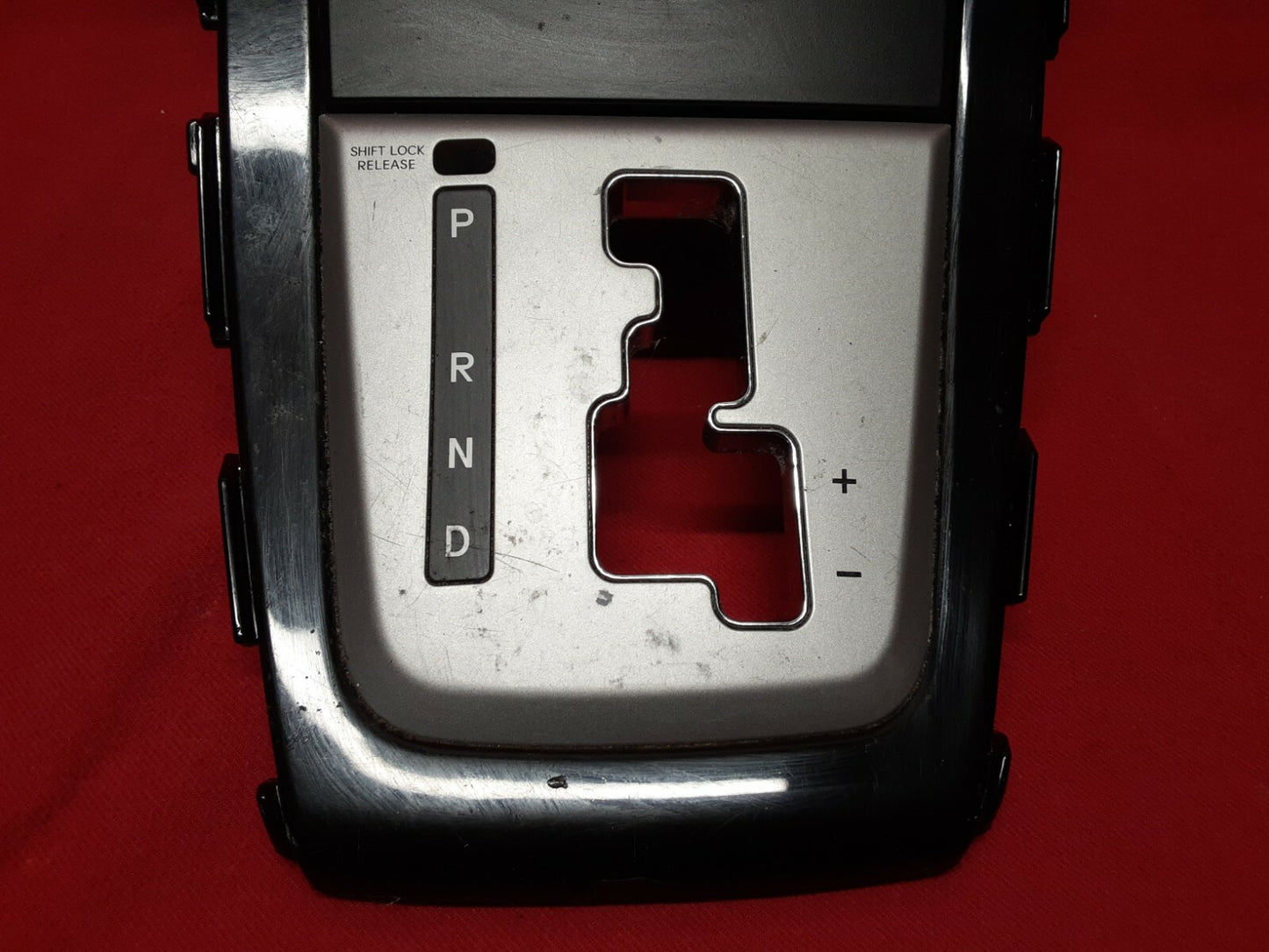 2011 2012 Hyundai Elantra Automatic Transmission Shifter Bezel 12V USB Aux Jack
