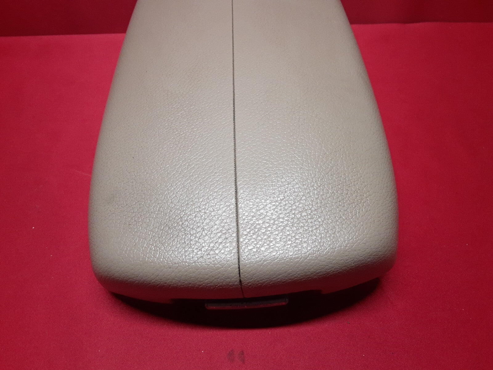 2011 - 2013 Kia Sorento Center Console Arm Rest Lid Beige Tan Vinyl 846602P000J7