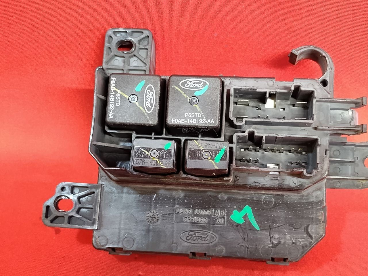2001-2003 Mazda Tribute / Escape Mariner Interior Cabin Fuse Box Junction Block