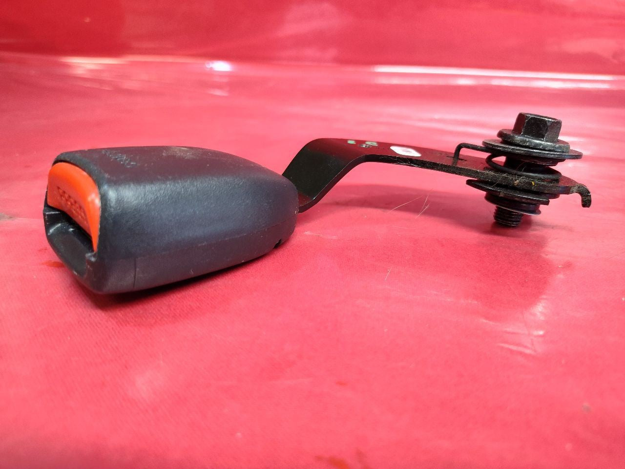 2009-2011 Honda Pilot 2ND SECOND Row CENTER-Right Seat Belt Buckle Tongue