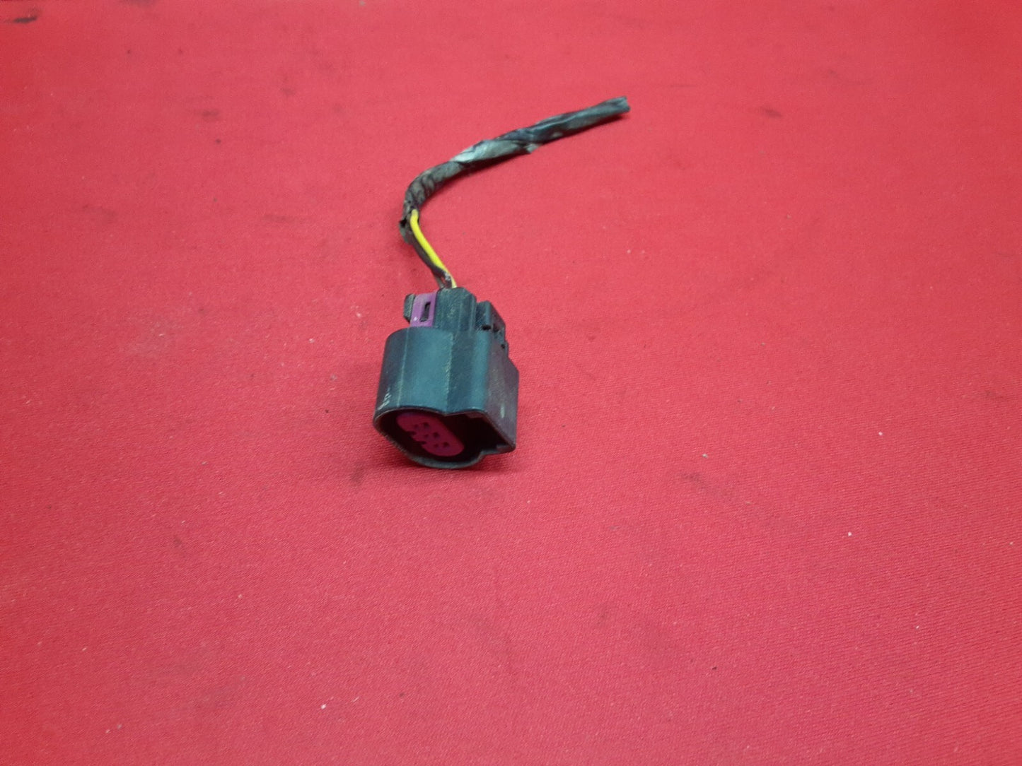 2008 - 2012 Chevy Chevrolet Malibu LEFT OUTER Tail Light Lamp on Body PIGTAIL