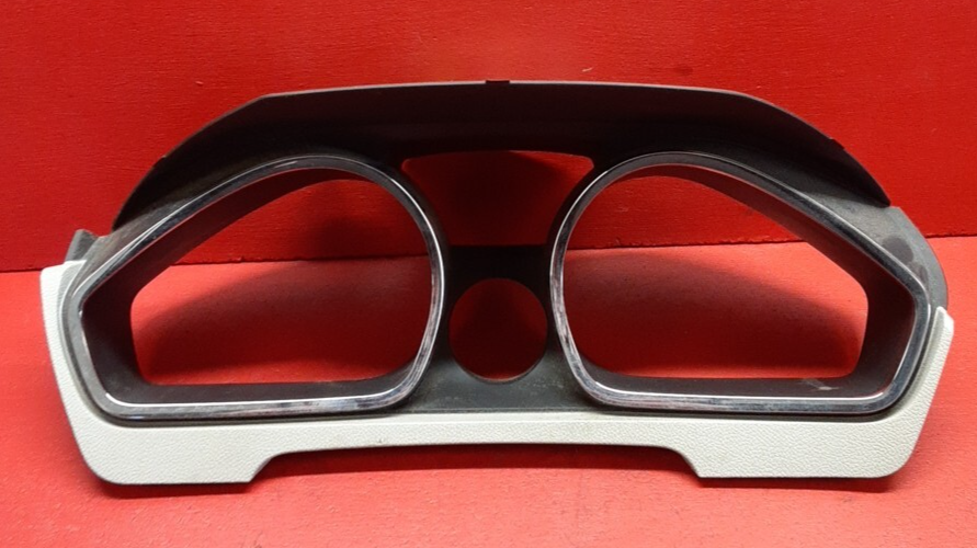 2009-2012 Chevrolet Traverse Instrument Cluster Bezel 20836172