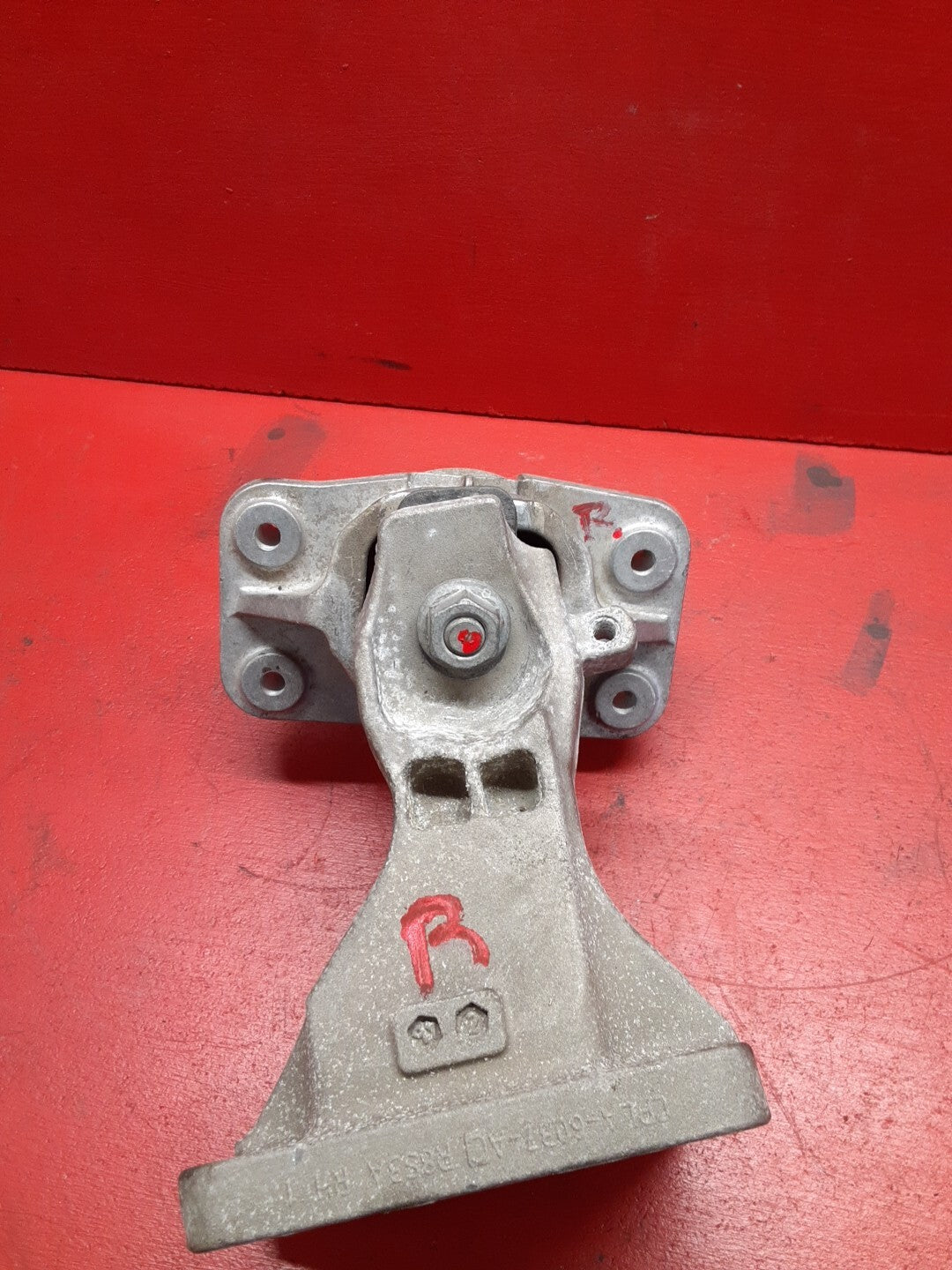 2013-2023 Land Rover Range Rover 5.0L Engine Motor Mount Assembly Right LR033180