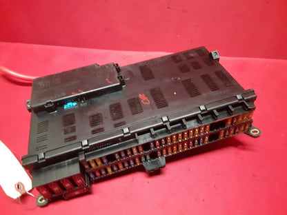 2003 - 2005 Land Rover Range Rover HSE Passenger Under Dash Fuse Box YQE500050