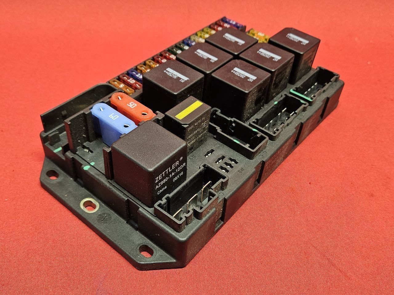 2006 Range Rover V8 Supercharged Interior REAR Side Quarter Panel Fuse Box