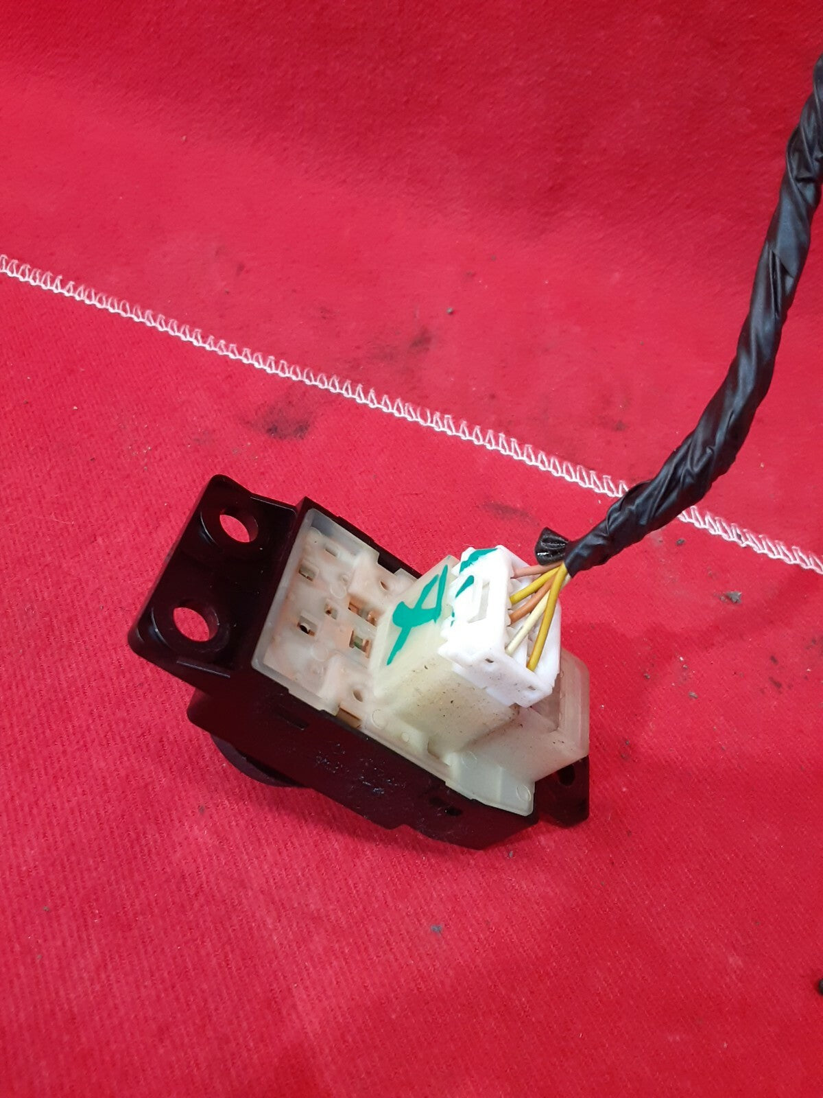 2010 2011 2012 2013 Kia Forte / KOUP Side View Mirror Adjust Switch / Knob