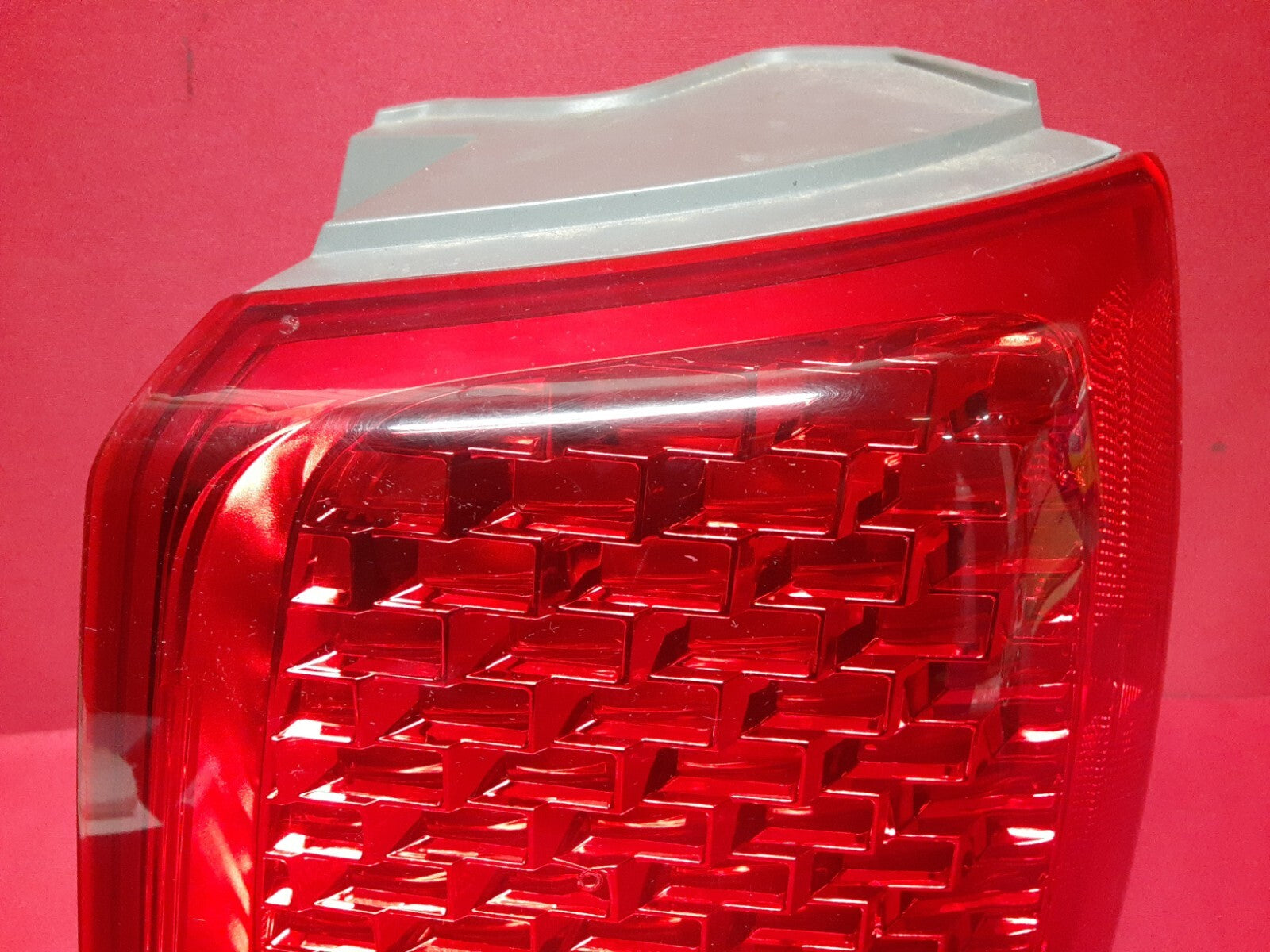 2011 - 2013 Kia Sorento RIGHT Tail Light Lamp on Body HALOGEN 92402-1U000