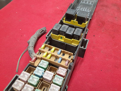 2004 2005 Dodge Durango Power Distribution Center Box Relay Fuse Panel Yellow