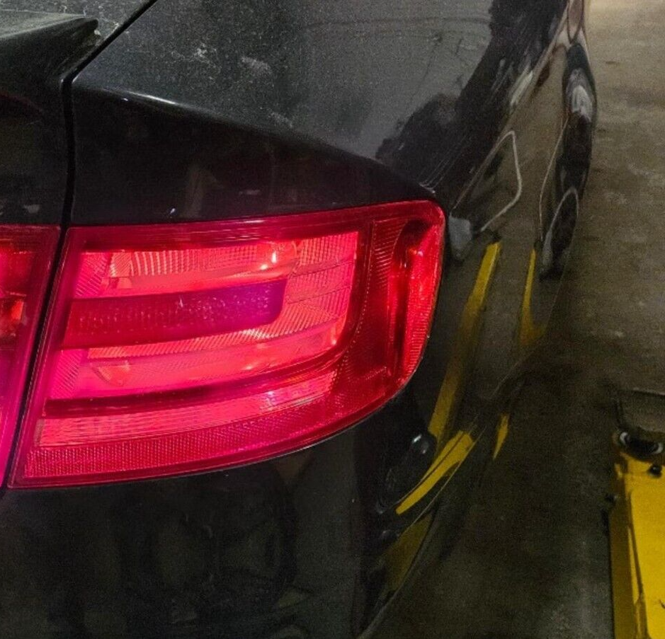 2009 - 2012 Audi A4 10-12 S4 RIGHT PASSENGER OUTER Tail Light Lamp HALOGEN