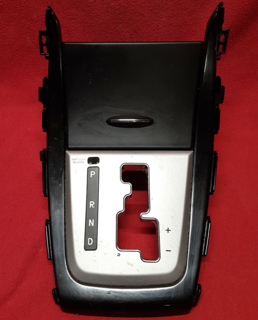 2011 2012 Hyundai Elantra Automatic Transmission Shifter Bezel 12V USB Aux Jack