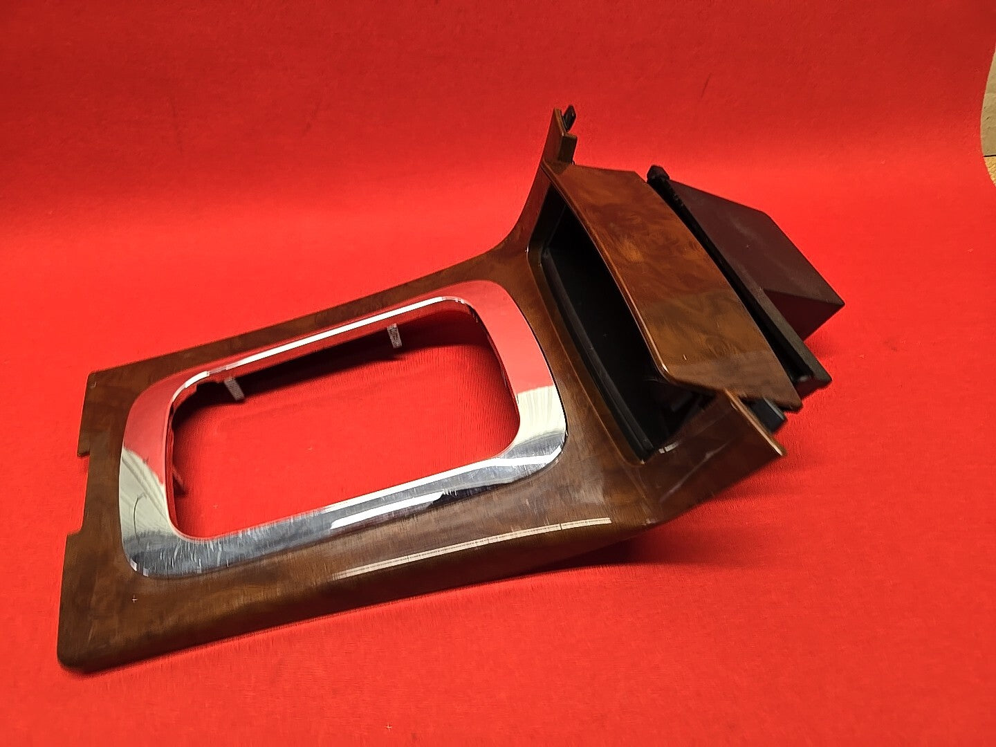 2007-2009 Saturn Aura Shifter Trim Wood Grain Ebony W/ Ash tray 22714521